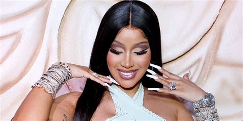 who does cardi b nails.